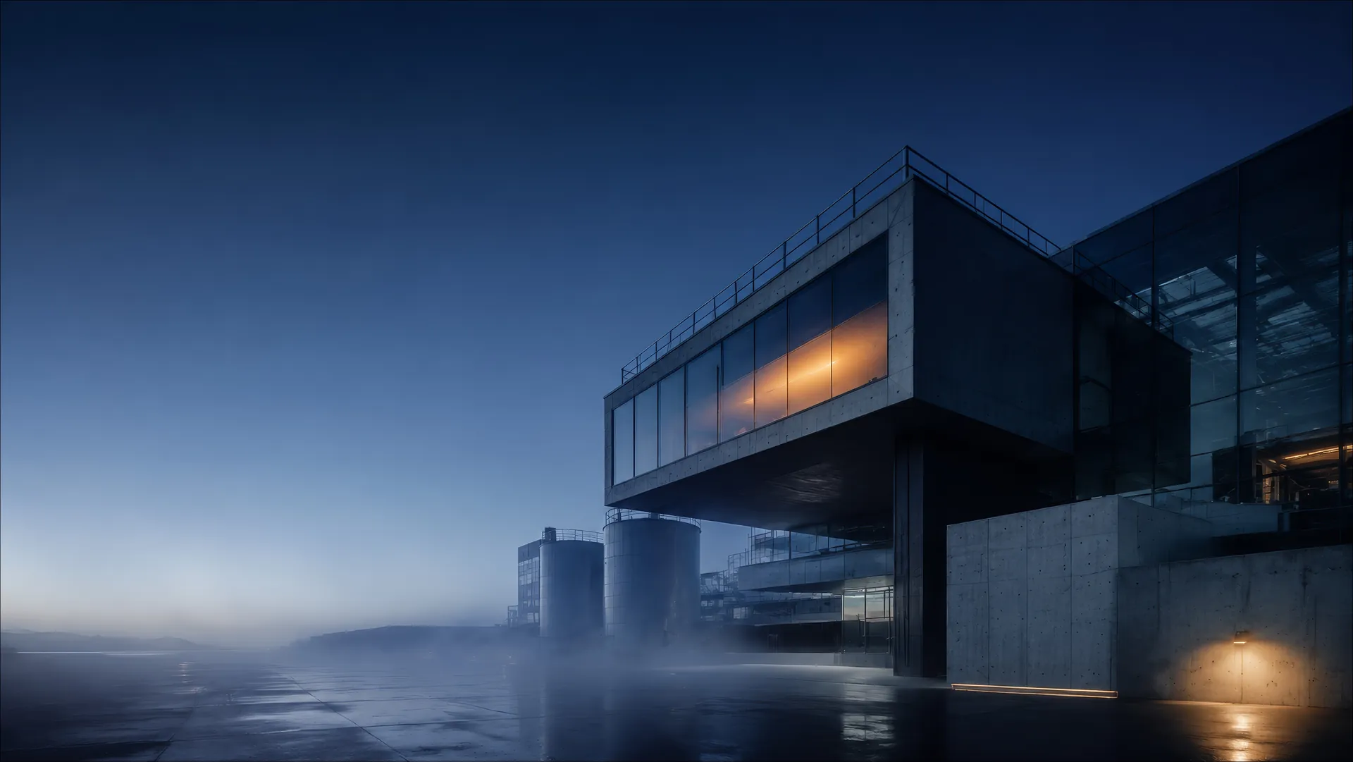 Modernes Sicherheitsgebäude im Morgenlicht